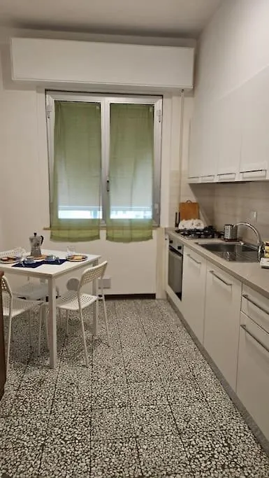 Monticelli Apt - 6 Posti Letto Florence