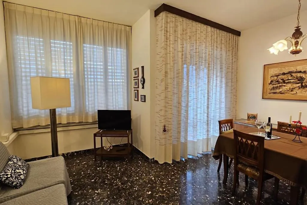 Monticelli Apt - 6 Posti Letto Florence